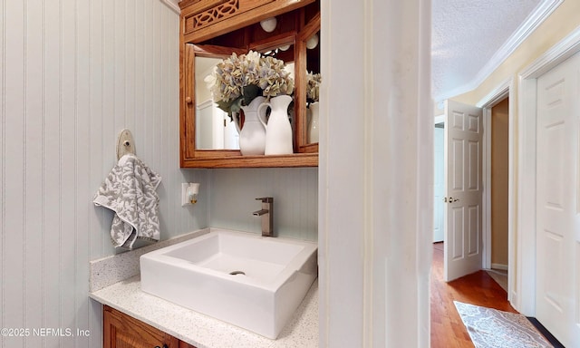 4637 Saddlehorn Trl, Middleburg, FL 32068 - bathroom featuring ornamental molding, wood finished floors, and vanity