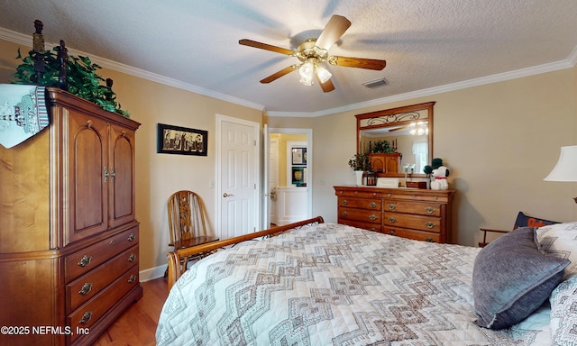 4637 Saddlehorn Trl, Middleburg, FL 32068 - bedroom with wood finished floors, crown molding, a ceiling fan, and baseboards