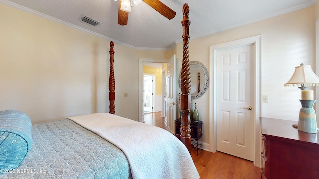 4637 Saddlehorn Trl, Middleburg, FL 32068 - bedroom with light wood-style flooring, ornamental molding, and a ceiling fan