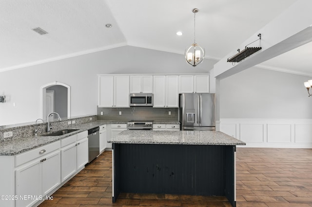 kitchen featuring a chandelier, visible vents, appliances with stainless steel finishes, and a sink