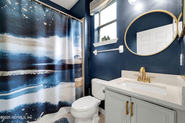 1071 Green Pine Cir, Orange Park, FL 32065 - full bath featuring toilet, vanity, and curtained shower