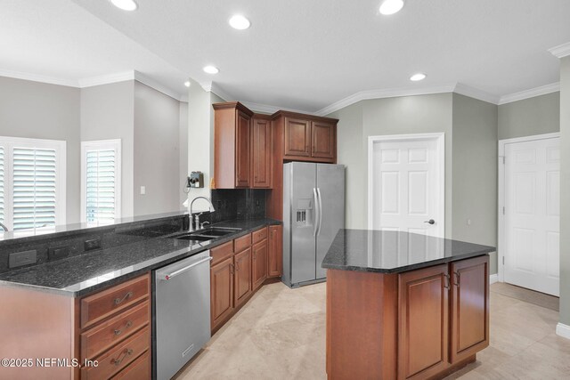 kitchen featuring appliances with stainless steel finishes, a sink, a peninsula, ornamental molding, and recessed lighting