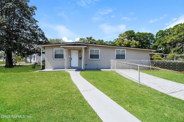 view of front of home featuring fence and a front yard