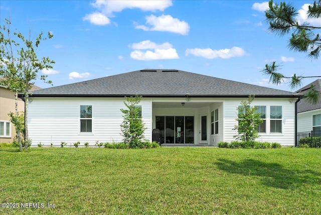 982 Oakland Hills Ave, Middleburg, FL 32068 - rear view of property with a yard