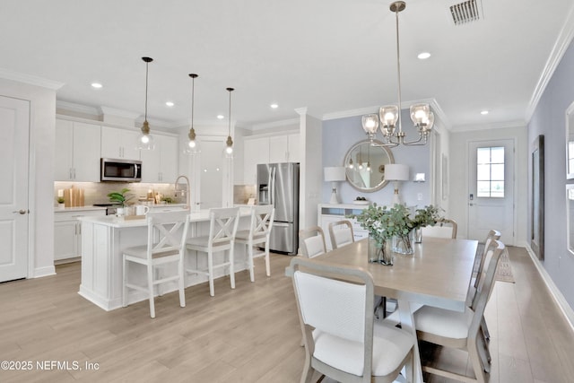 dining space with visible vents, an inviting chandelier, light wood-style flooring, and recessed lighting