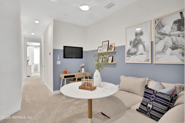 living area featuring carpet, visible vents, recessed lighting, and baseboards