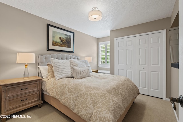 1576 Linkside Dr, Fleming Island, FL 32003 - bedroom with light carpet, a closet, a textured ceiling, and baseboards