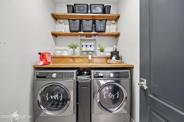 laundry room featuring laundry area, a dry bar, and washing machine and dryer