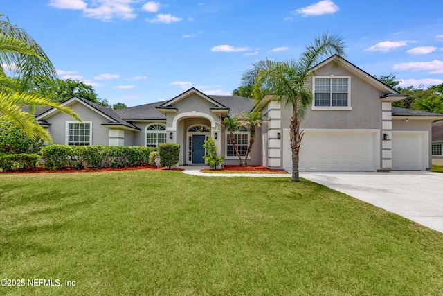 view of front of home featuring stucco siding, an attached garage, driveway, and a front yard