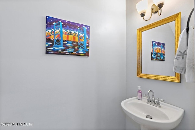 bathroom featuring a sink