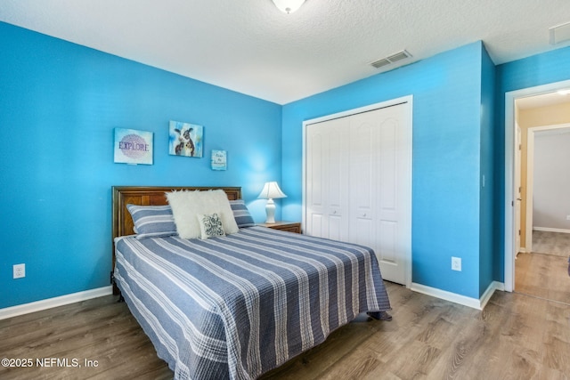 417 Palazzo Cir, Saint Augustine, FL 32092 - bedroom featuring a closet, wood finished floors, and a textured ceiling