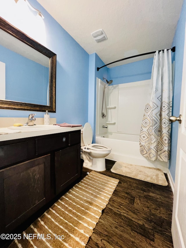 bathroom with visible vents, wood finished floors, shower / tub combo with curtain, and toilet