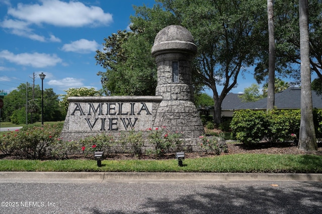 view of community / neighborhood sign