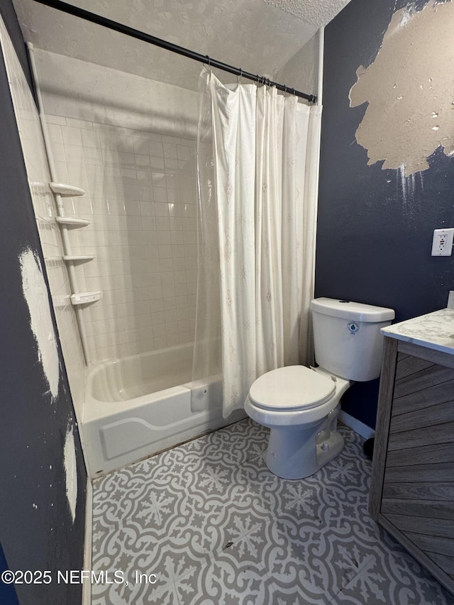 6070 Baltimore Ave, Cocoa, FL 32927 - full bathroom featuring toilet, shower / bath combo with shower curtain, a textured ceiling, and vanity