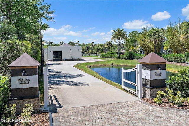 301 S Roscoe Blvd, Ponte Vedra Beach, FL 32082 - exterior space featuring a gate and driveway