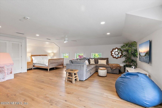 301 S Roscoe Blvd, Ponte Vedra Beach, FL 32082 - living area featuring a ceiling fan, visible vents, vaulted ceiling, light wood-style floors, and recessed lighting