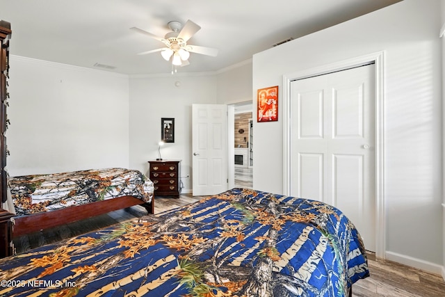 1417 Marlee Rd, Saint Johns, FL 32259 - bedroom featuring wood finished floors, ornamental molding, baseboards, ceiling fan, and a closet