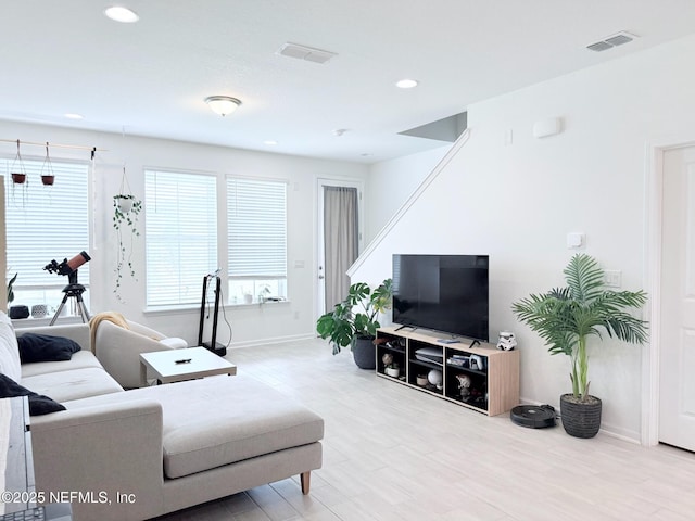 living area featuring recessed lighting, baseboards, visible vents, and wood finished floors