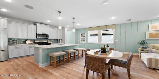 166 Whistling Straits Dr, Saint Johns, FL 32259 - kitchen featuring stainless steel appliances, light wood-type flooring, backsplash, a sink, and visible vents