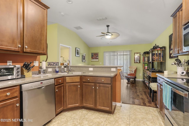 217 N Twin Maple Rd, Saint Augustine, FL 32084 - kitchen featuring appliances with stainless steel finishes, ceiling fan, a sink, a peninsula, and lofted ceiling