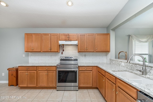 4917 Cypress Links Blvd, Elkton, FL 32033 - kitchen with appliances with stainless steel finishes, a sink, under cabinet range hood, backsplash, and light tile patterned floors