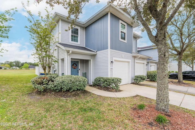 view of front facade featuring a front yard, driveway, and an attached garage