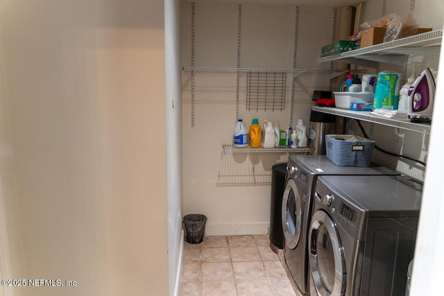 laundry area with washing machine and clothes dryer, laundry area, and baseboards