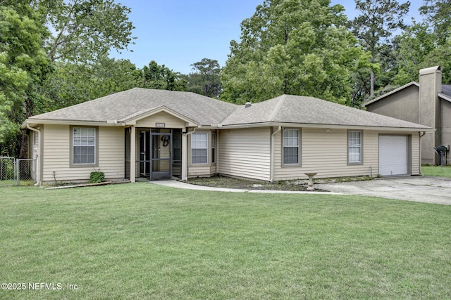 ranch-style home featuring fence, a shingled roof, and a front lawn