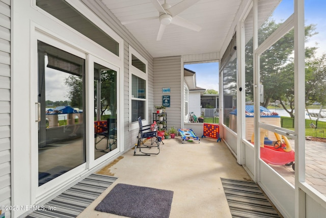 sunroom featuring a ceiling fan
