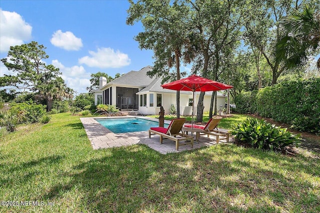 408 Osprey Lookout Ct Unit 29, Ponte Vedra Beach, FL 32082 - view of pool featuring a sunroom, a patio area, and a lawn
