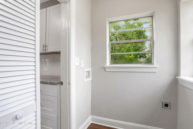 2578 Haldumar Ter, Jacksonville, FL 32204 - laundry area featuring baseboards, hookup for a washing machine, hookup for an electric dryer, and laundry area