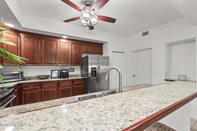 kitchen with visible vents, a toaster, ceiling fan, a sink, and stainless steel appliances