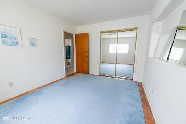 unfurnished bedroom featuring baseboards and a closet