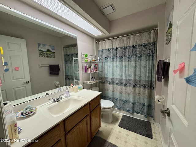 1559 Beecher Ln, Orange Park, FL 32073 - full bathroom featuring toilet, tile patterned floors, shower / bath combination with curtain, and vanity
