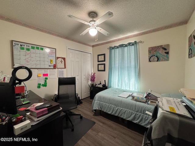 1559 Beecher Ln, Orange Park, FL 32073 - bedroom with a textured ceiling, ceiling fan, a closet, and wood finished floors