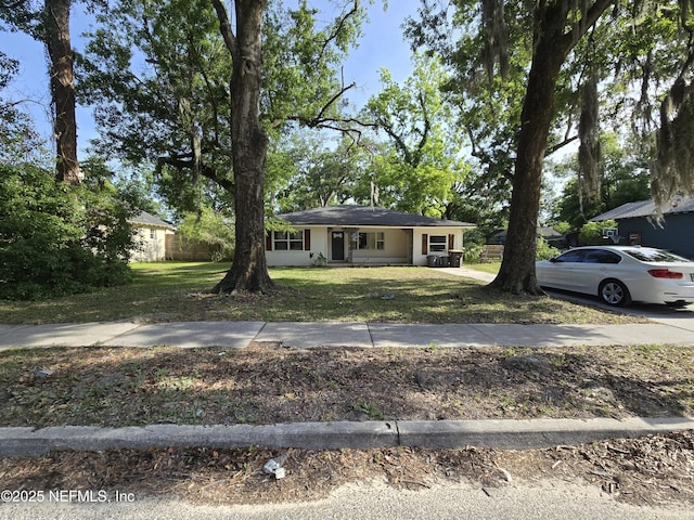 view of front of house with a front lawn