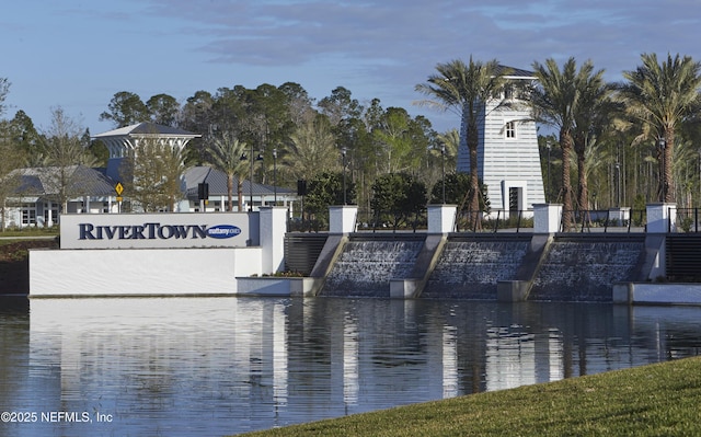 community sign featuring a water view