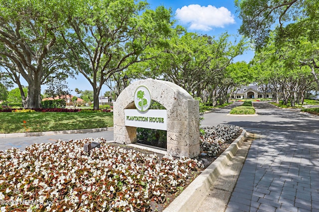 view of community / neighborhood sign