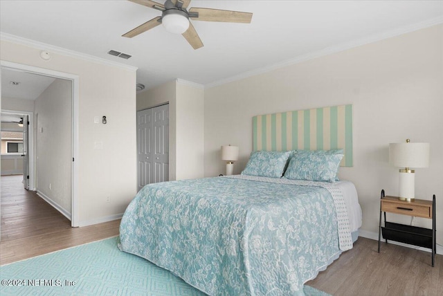 3385 Coastal Hwy Unit 23, Saint Augustine, FL 32084 - bedroom with crown molding, baseboards, wood finished floors, and visible vents