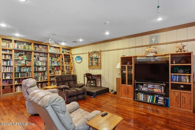 living room featuring ornamental molding, wood finished floors, ceiling fan, recessed lighting, and built in shelves