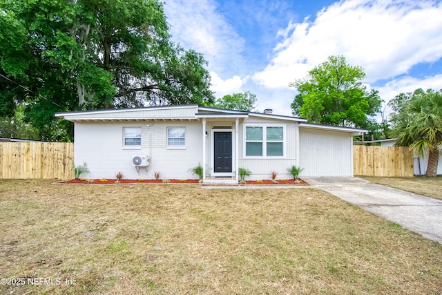 single story home with a front lawn, fence, and driveway