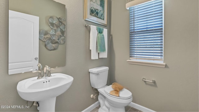 119 Craig Ct, Saint Johns, FL 32092 - bathroom featuring baseboards, a sink, and toilet