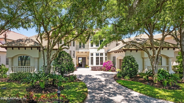 108 Harbourmaster Ct, Ponte Vedra Beach, FL 32082 - view of front of house featuring stucco siding, driveway, and a tiled roof