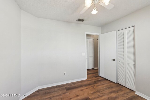 6085 Bermuda Dr, Fleming Island, FL 32003 - unfurnished bedroom with wood finished floors, a closet, baseboards, and a ceiling fan