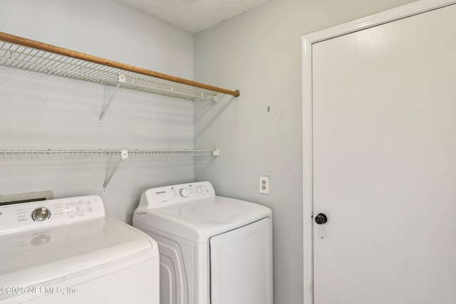 6085 Bermuda Dr, Fleming Island, FL 32003 - clothes washing area with washer and clothes dryer