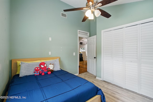 6878 Lenox Ave, Jacksonville, FL 32205 - bedroom with ceiling fan, a closet, wood finished floors, and visible vents