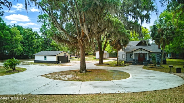6878 Lenox Ave, Jacksonville, FL 32205 - view of home's community featuring curved driveway and an outdoor structure