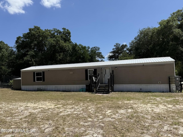 manufactured / mobile home featuring metal roof