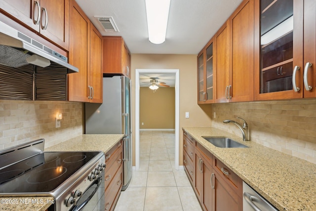 369 Altara Dr, Saint Augustine, FL 32086 - kitchen featuring stainless steel appliances, a sink, under cabinet range hood, light tile patterned floors, and a ceiling fan