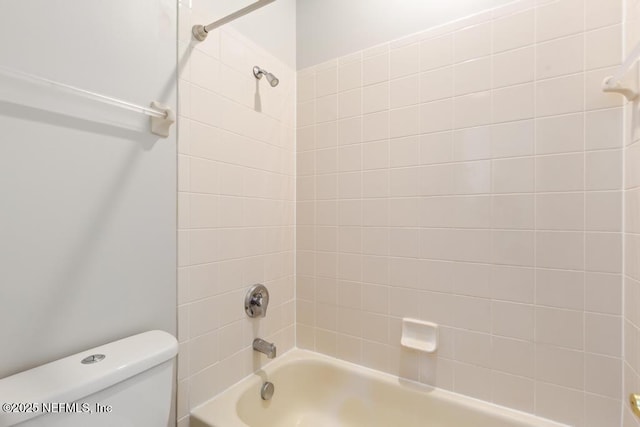 full bath with toilet and tub / shower combination